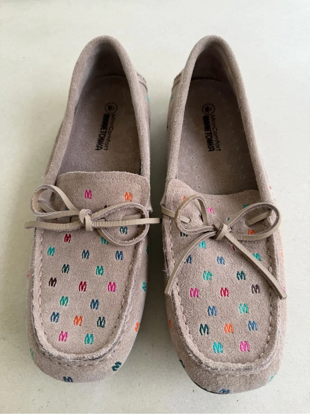 New Minnetonka Women's Moc Print Loafers Sand Suede Size 9 M